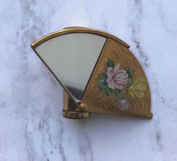 Stratton fan-shaped lipstick mirror